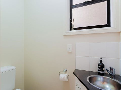 2 / 11a Christmas Bush Avenue Fantastic Townhouse Close To Dutchies Beach - Darwin Holiday 5