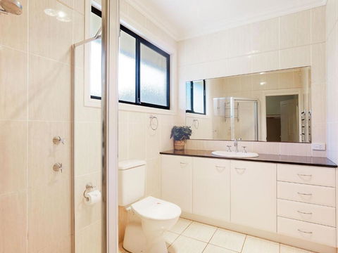 2 / 11a Christmas Bush Avenue Fantastic Townhouse Close To Dutchies Beach - Darwin Holiday 2