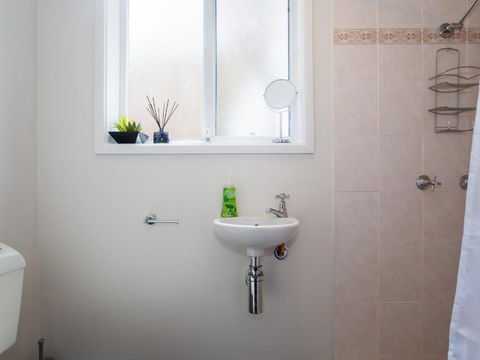 1 / 10 Catalina Close So Close To The Water - Darwin Holiday 1