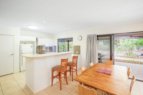 18 Naiad Court Rainbow Shores Modern Beach House Walk To Beach - Darwin Holiday 4