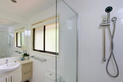 6 Orania Court Rainbow Shores Absolutely Gorgeous Beach Side Property Within 200 Metres Walk To The Beach - Darwin Holiday 6