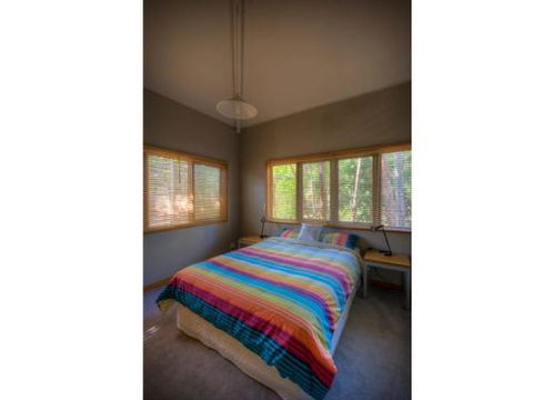 6 Satinwood Drive Rainbow Shores Stylish Beach House Free WiFi - Darwin Holiday 6