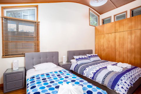 8 Satinwood Drive Rainbow Shores Architecturally Designed Pool Walk To Beach - Darwin Holiday 3