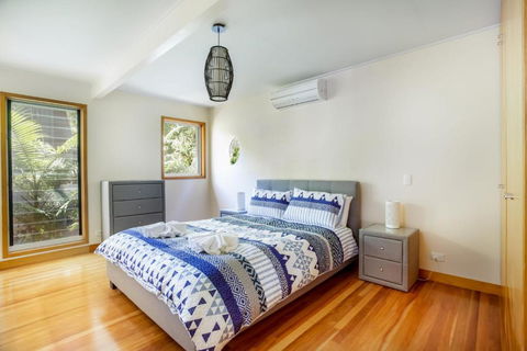 8 Satinwood Drive Rainbow Shores Architecturally Designed Pool Walk To Beach - Darwin Holiday 2