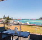 Shoreline 7 with 180 degree water views - Darwin Holiday