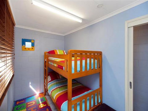 Roderick Street 52 Moffat Beach - Darwin Holiday 1