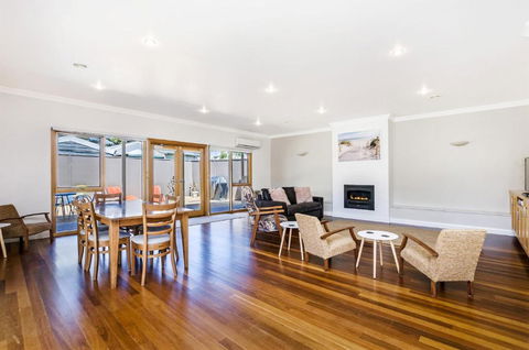 Linsdale - Darwin Holiday 2