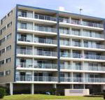 Oceanic 1 on Forster Main Beach - Darwin Holiday