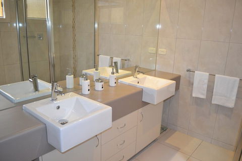 Cypress Drive Townhouse - Darwin Holiday 6