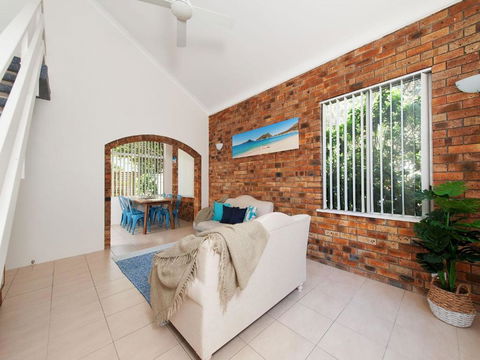 Seashells On The Bay - Darwin Holiday 1