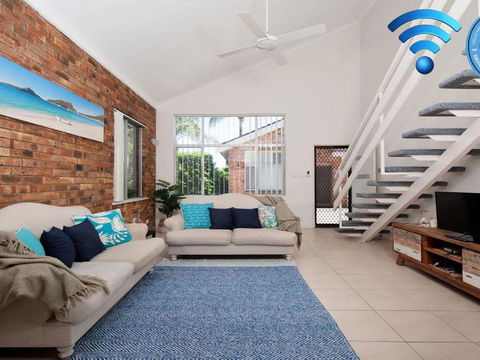 Seashells On The Bay - Darwin Holiday 6