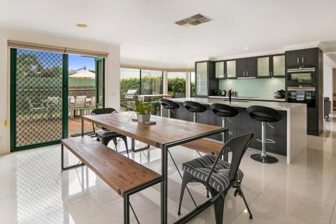 Settle In Sorrento - Darwin Holiday 5