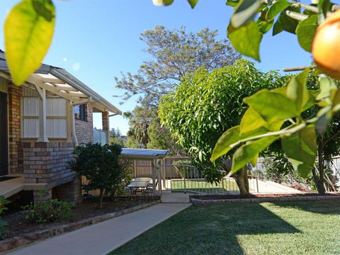 Sunbakers - Darwin Holiday 2