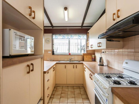 OCEAN SOUNDS Anglesea - Darwin Holiday 3