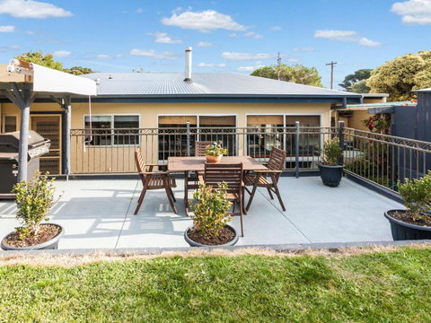 OCEAN SOUNDS Anglesea - Darwin Holiday 2