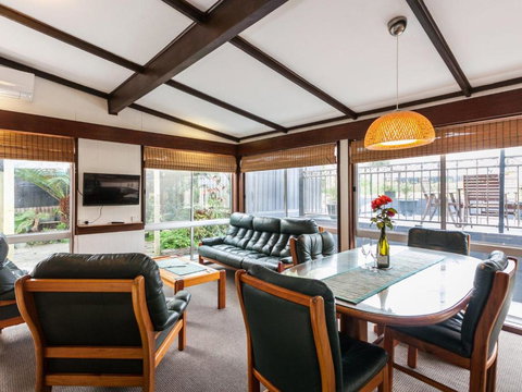 OCEAN SOUNDS Anglesea - Darwin Holiday 4