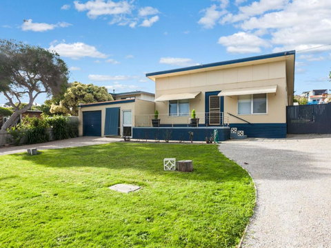 OCEAN SOUNDS Anglesea - Darwin Holiday 1