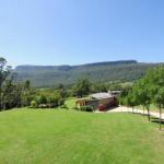 Bottlebrush Lodge Great Views & A Pool! - Darwin Holiday 0