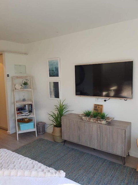 Cowes Partner Retreat Beachfront - Darwin Holiday 3