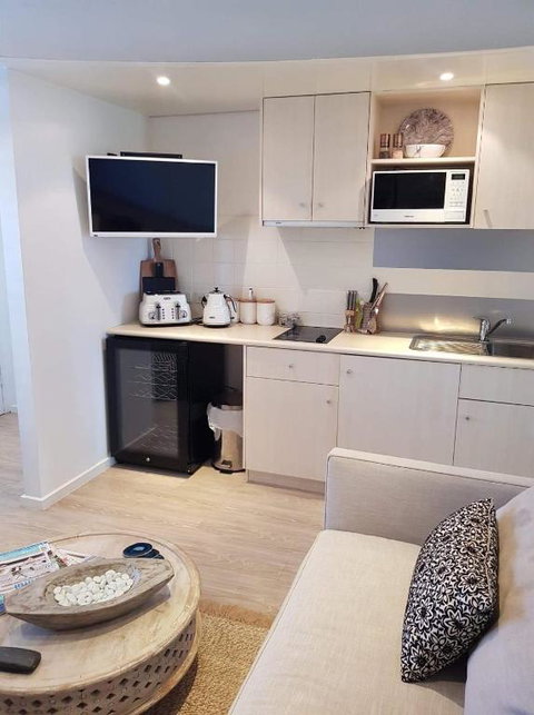 Cowes Partner Retreat Beachfront - Darwin Holiday 6