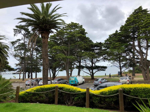 Cowes Partner Retreat Beachfront - Darwin Holiday 5