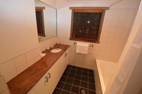 Beautiful Woodridge Chalet - Darwin Holiday 1