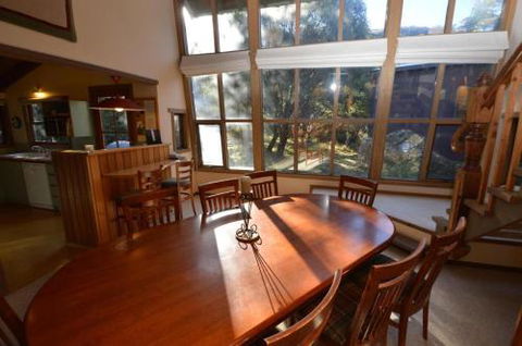 Beautiful Woodridge Chalet - Darwin Holiday 2