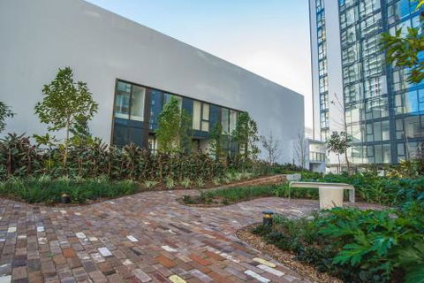 STUNNING Luxury 2beds2bathAPT AtCBD (Haymarket) - Darwin Holiday 1