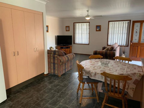 The Beach House On Fitzroy At Anna Bay - Darwin Holiday 3