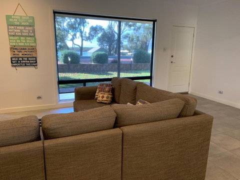 Hooterville - Darwin Holiday 6