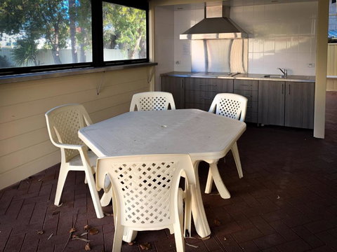 Hooterville - Darwin Holiday 2