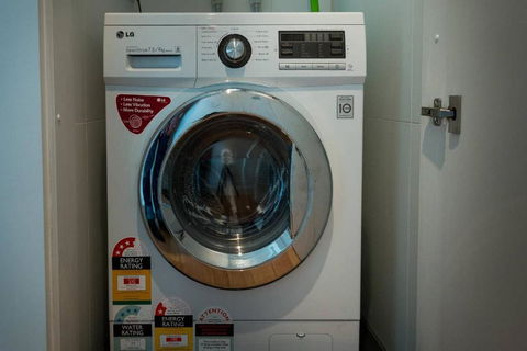 Owen Â· Soaring City Views Central Location - Darwin Holiday 1