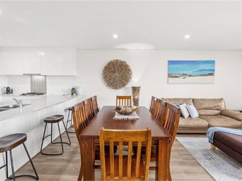 Villa Serene At Fingal Bay - Darwin Holiday 5