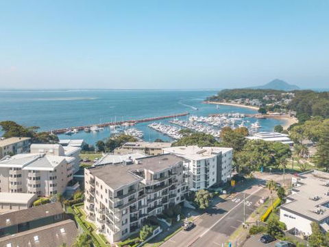 15 Dolphin Cove 2 6 Government Rd Stunning Penthouse With Views Lift & Ducted Air Conditioning - Darwin Holiday 0