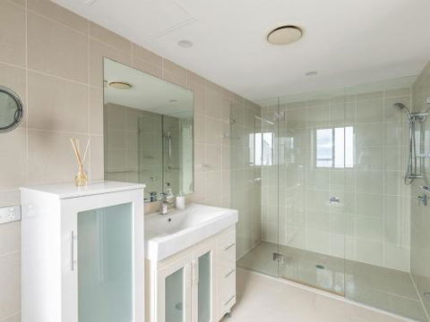 15 Dolphin Cove 2 6 Government Rd Stunning Penthouse With Views Lift & Ducted Air Conditioning - Darwin Holiday 4