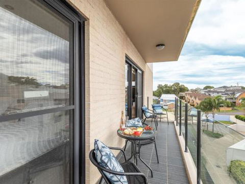 15 Dolphin Cove 2 6 Government Rd Stunning Penthouse With Views Lift & Ducted Air Conditioning - Darwin Holiday 1