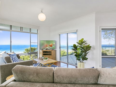 Panoramic Ocean Views In Peregian Beach! 41 Parakeet Cresent - Darwin Holiday 3