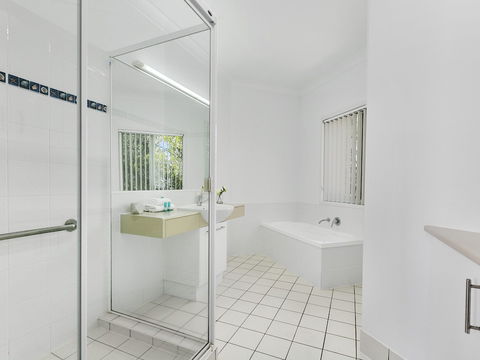 Panoramic Ocean Views In Peregian Beach! 41 Parakeet Cresent - Darwin Holiday 1