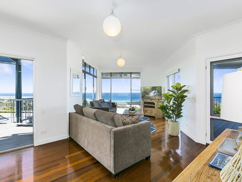 Panoramic Ocean Views In Peregian Beach! 41 Parakeet Cresent - Darwin Holiday 0