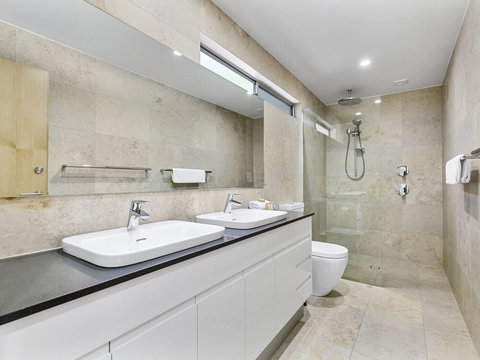 Exquisite Penthouse With Views To Laguna Bay Unit 3 Taralla 18 Edgar Bennett Avenue - Darwin Holiday 3