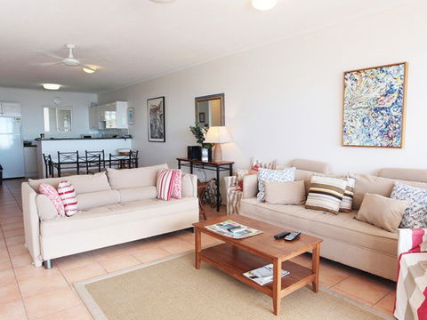 Panoramic Ocean Views Of Sunshine Beach Unit 5 Vista Pacific 12 Bryan Street - Darwin Holiday 3