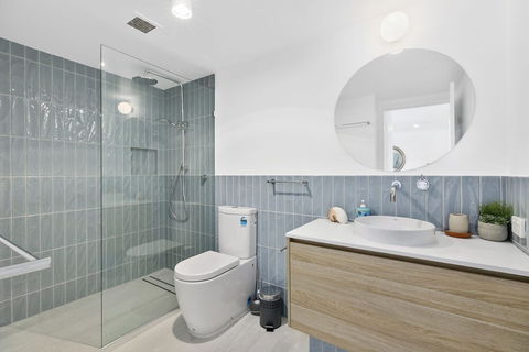 Panoramic Ocean Views Of Sunshine Beach Unit 5 Vista Pacific 12 Bryan Street - Darwin Holiday 4