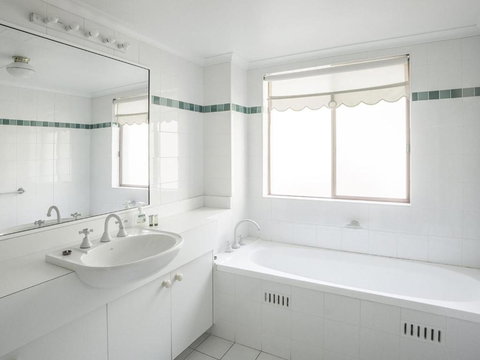 Mitchell 5 / 1A Fathoms - Darwin Holiday 3