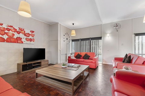 The Gazebo Place - Spacious 4 Bedroom Near Murray River - Darwin Holiday 2