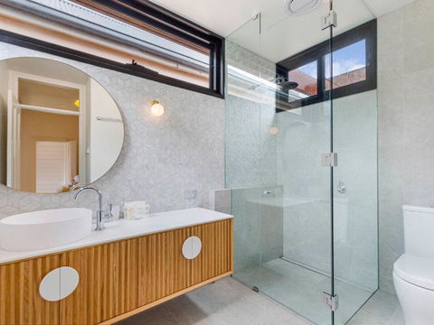 Red Door At Wishart - Darwin Holiday 3