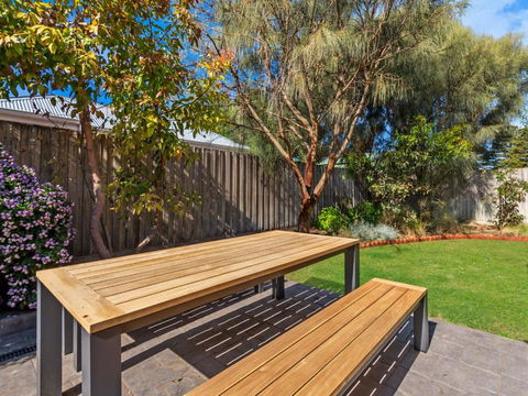 Red Door At Wishart - Darwin Holiday 2