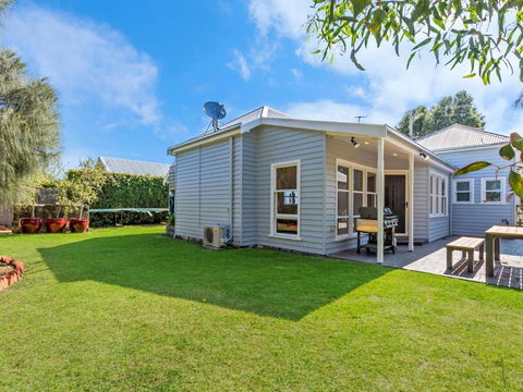 Red Door At Wishart - Darwin Holiday 5