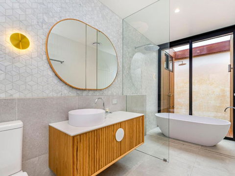 Red Door At Wishart - Darwin Holiday 1