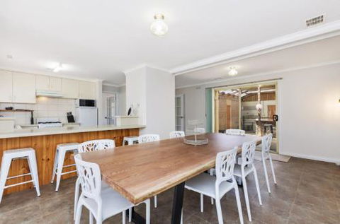 Rose Retreat - Darwin Holiday 2