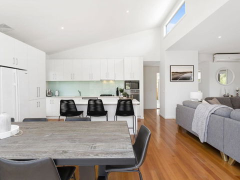 YOU ME & THE SEA BLAIRGOWRIE - Darwin Holiday 4